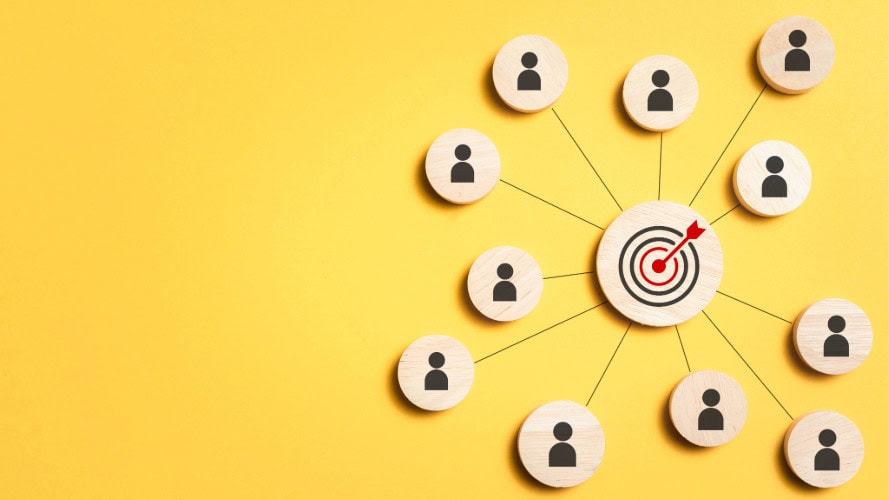 target with red arrow in bullseye connected to icons of people by strings